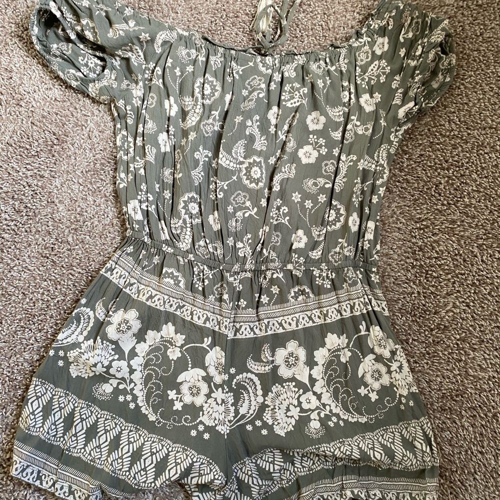 Romper - Picture 2 of 2